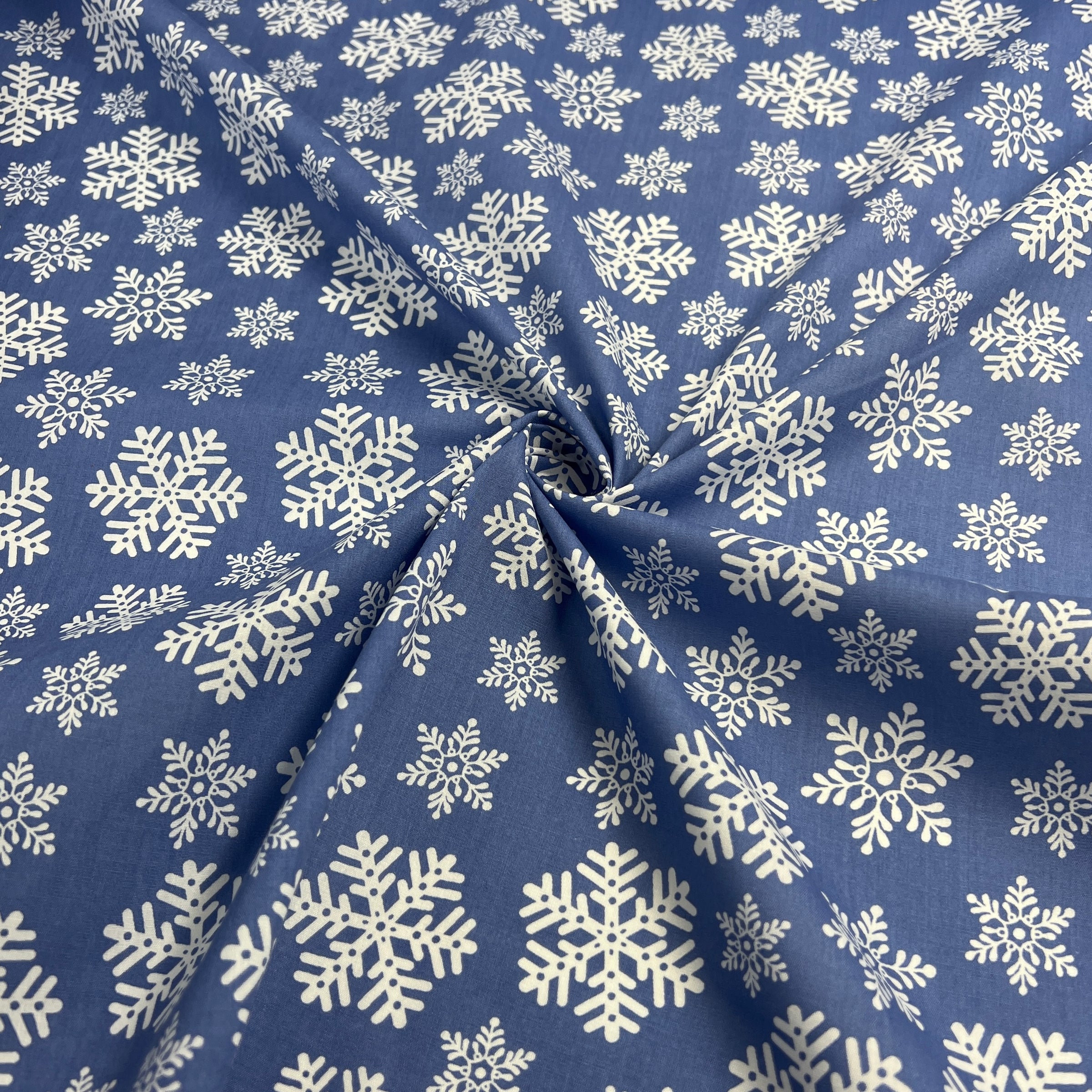 Winter & Christmas Printed Polyester/Cotton Broadcloth Shirting - Blue ...